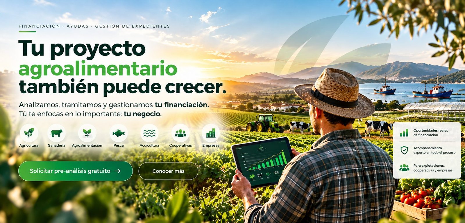 Agricultor consultando en una tableta la evolución de su financiación, con cultivos, ganado, invernaderos y barcos pesqueros al fondo
